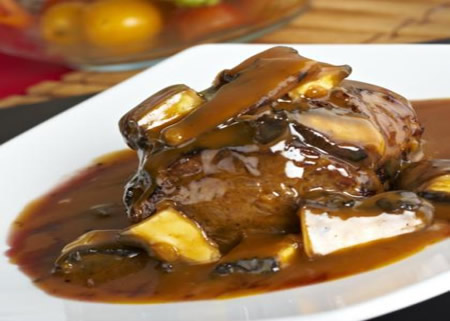 Receta de Lomo de res en salsa de <b>CHAMPIÑONES DEL CAMPO</b>